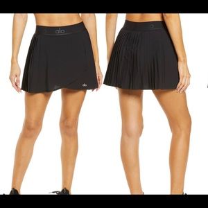 ALO Yoga Aces Tennis Skirt-black. Size medium. Like new condition.